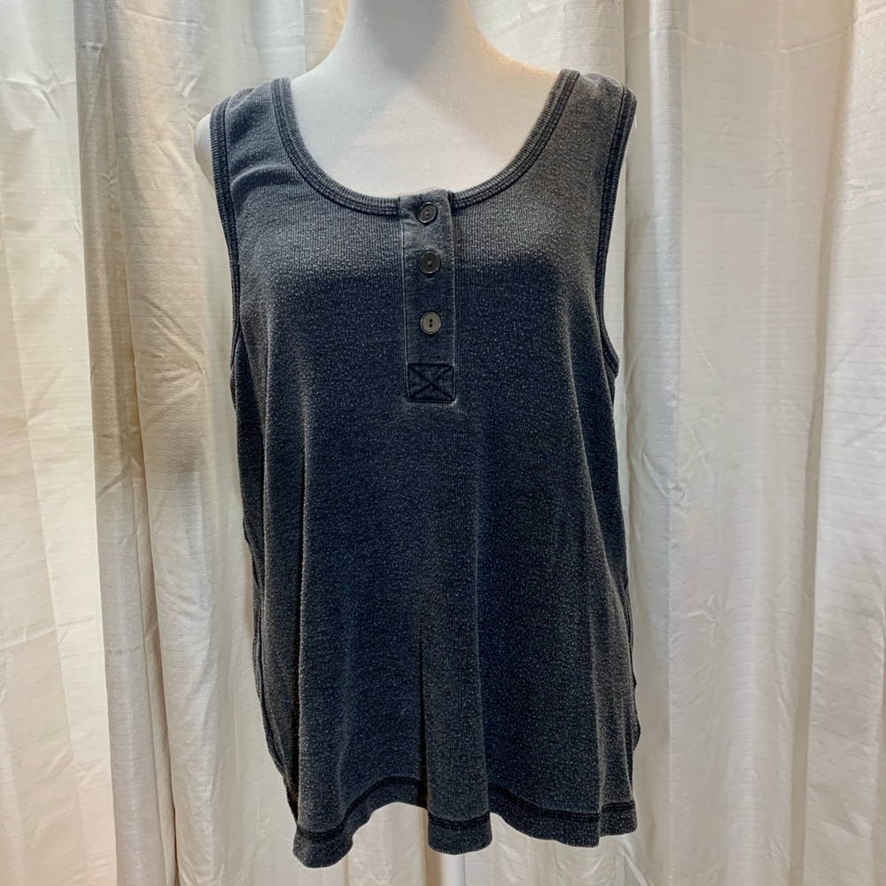 Button neck Ribbed Tank - Picture 3 of 4